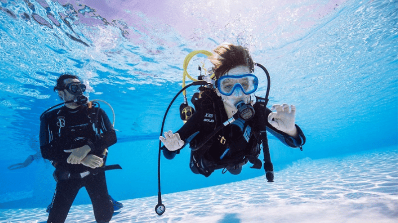 Baptême de plongée enfant au club Alpha-Sub Biot - activité nautique famille Côte d'Azur