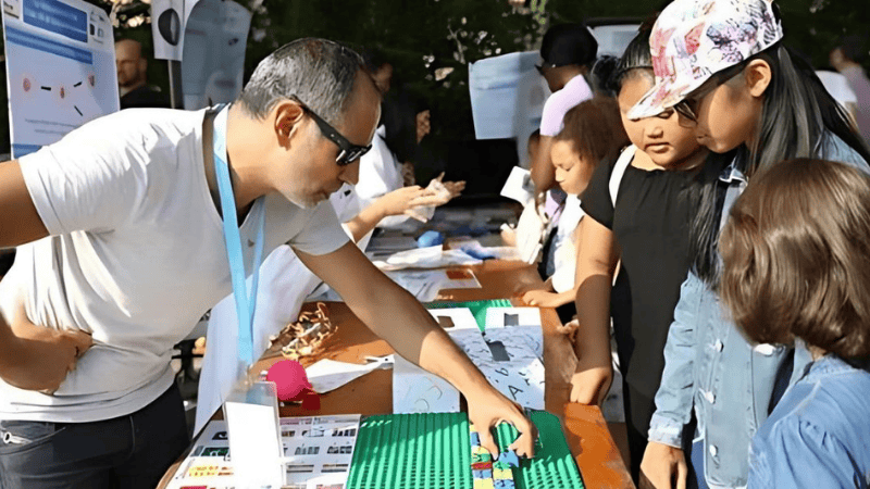 démonstration expérience devant jeune public. Fête de la Science — Village des sciences famille 06