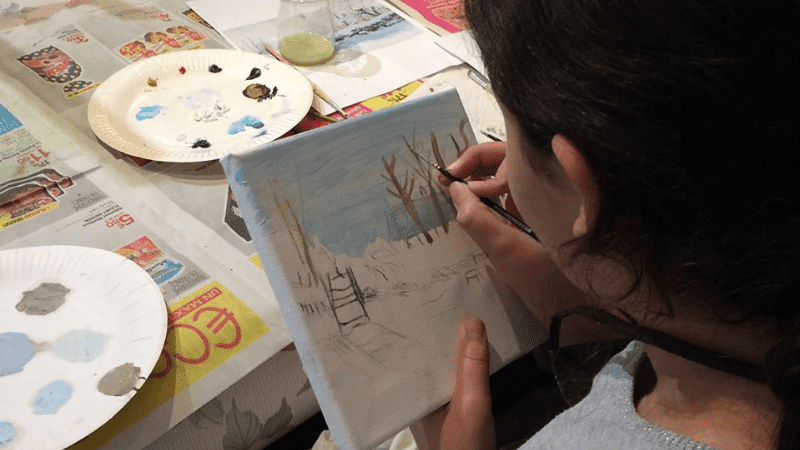 Le Petit Pan de Mur Jaune — Atelier dessin et peinture enfants