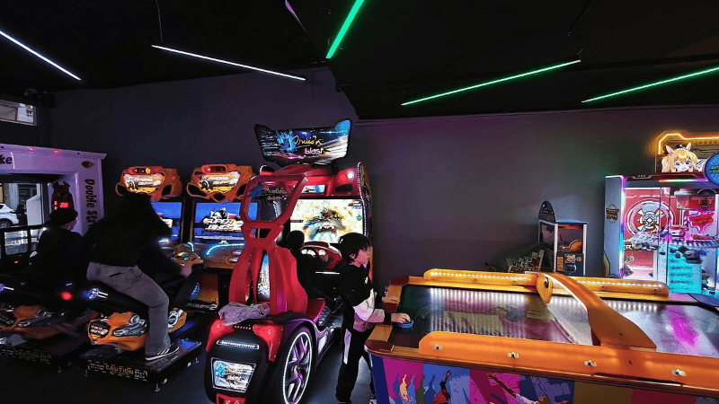 Nice Sports & Games – jeux d'arcade et karaoké famille