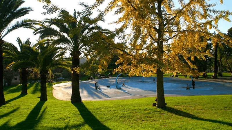 Vue panoramique depuis le parc du Castel des Deux Rois sur Nice et le Mont Boron